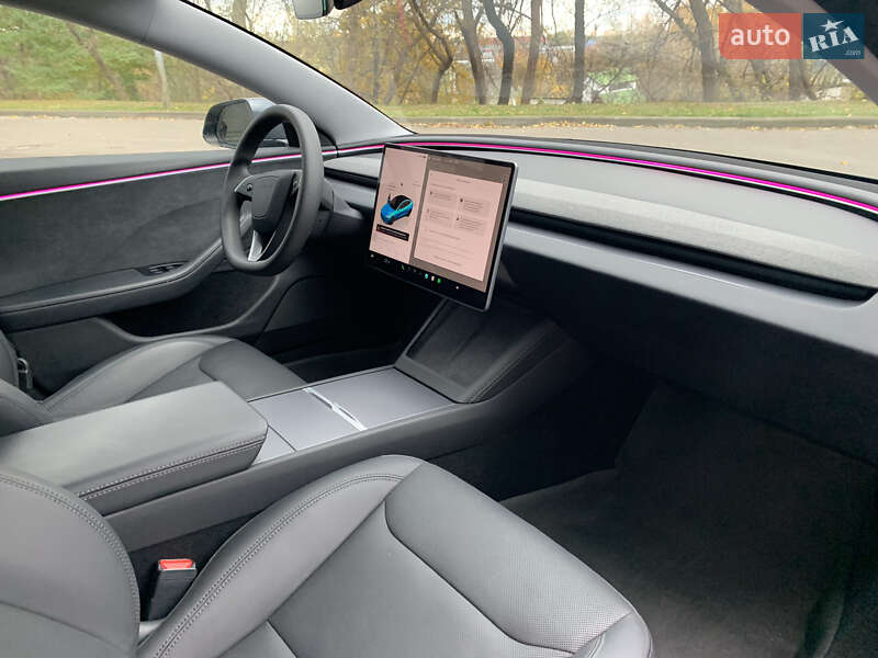 Седан Tesla Model 3 2024 в Киеве