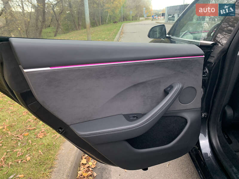 Седан Tesla Model 3 2024 в Киеве