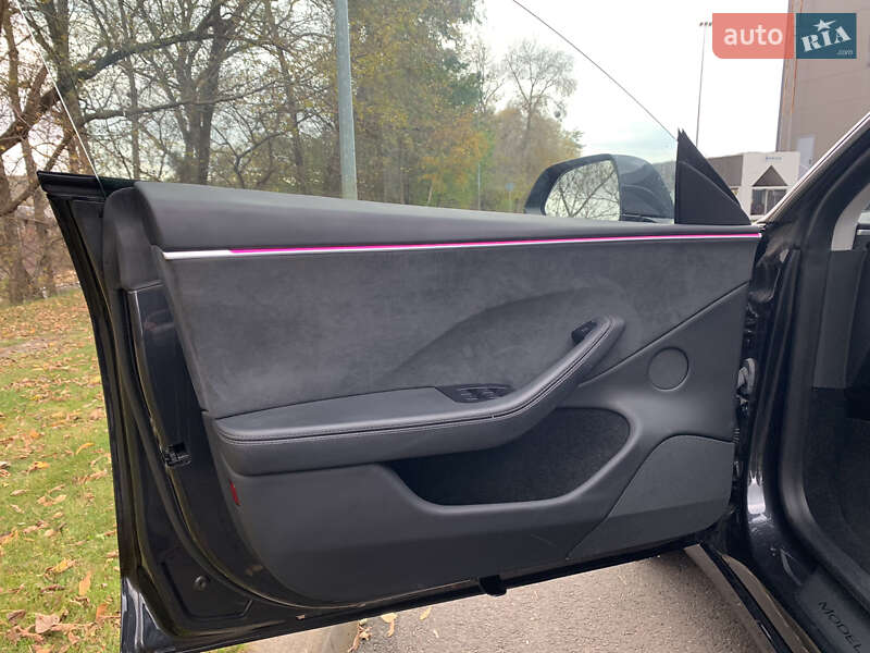 Седан Tesla Model 3 2024 в Киеве