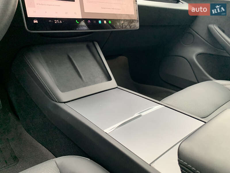 Седан Tesla Model 3 2024 в Киеве