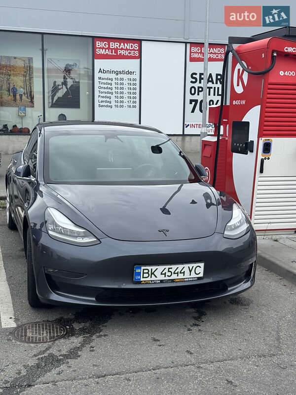 Tesla Model 3 2019 Tesla Model 3 2019