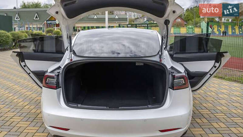 Седан Tesla Model 3 2020 в Киеве фото 6 Седан Tesla Model 3 2020 в Киеве
