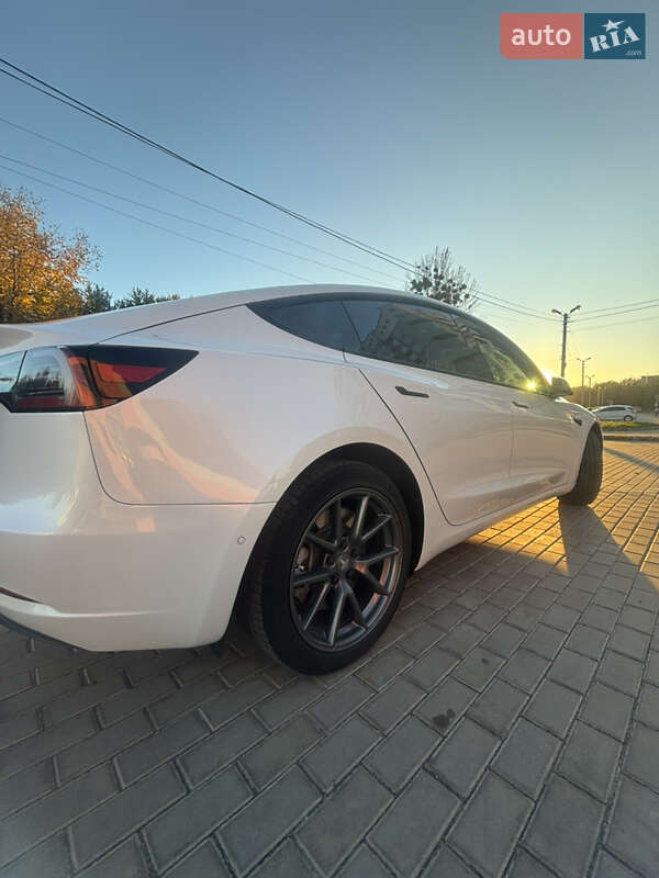 Седан Tesla Model 3 2021 в Лисиничах фото 5 Седан Tesla Model 3 2021 в Лисиничах