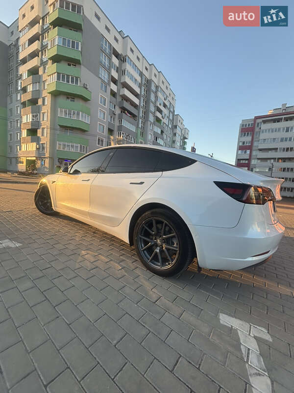 Седан Tesla Model 3 2021 в Лисиничах фото 8 Седан Tesla Model 3 2021 в Лисиничах