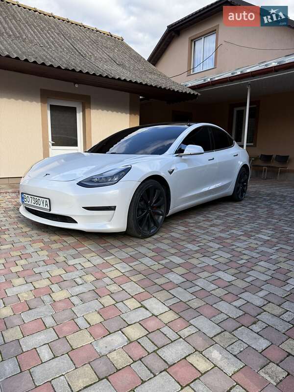 Седан Tesla Model 3 2019 в Тернополе