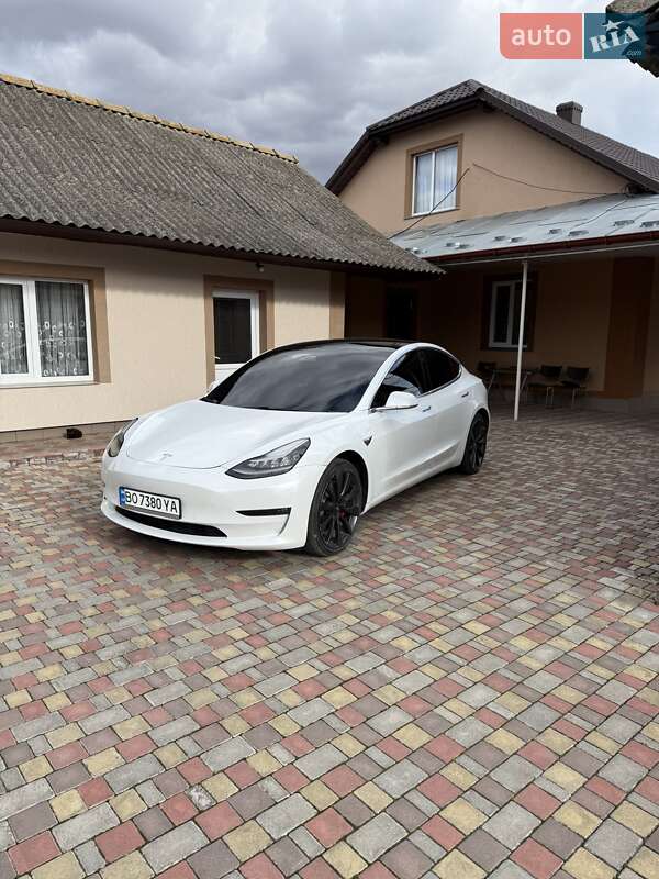 Седан Tesla Model 3 2019 в Тернополе