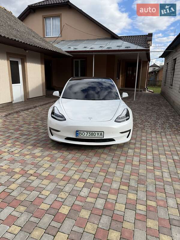 Седан Tesla Model 3 2019 в Тернополе