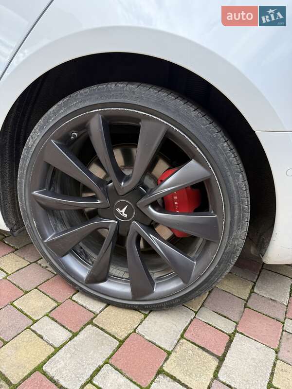 Седан Tesla Model 3 2019 в Тернополе