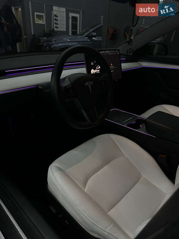 Седан Tesla Model 3 2021 в Львові