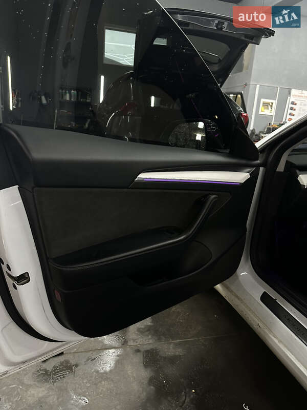 Седан Tesla Model 3 2021 в Львові