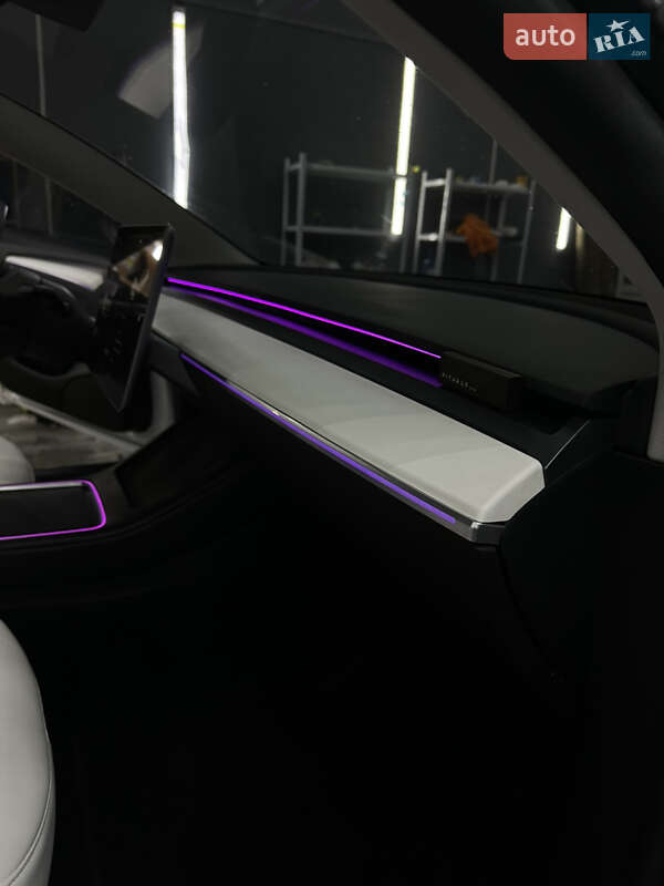 Седан Tesla Model 3 2021 в Львові