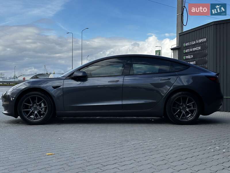 Седан Tesla Model 3 2022 в Львові
