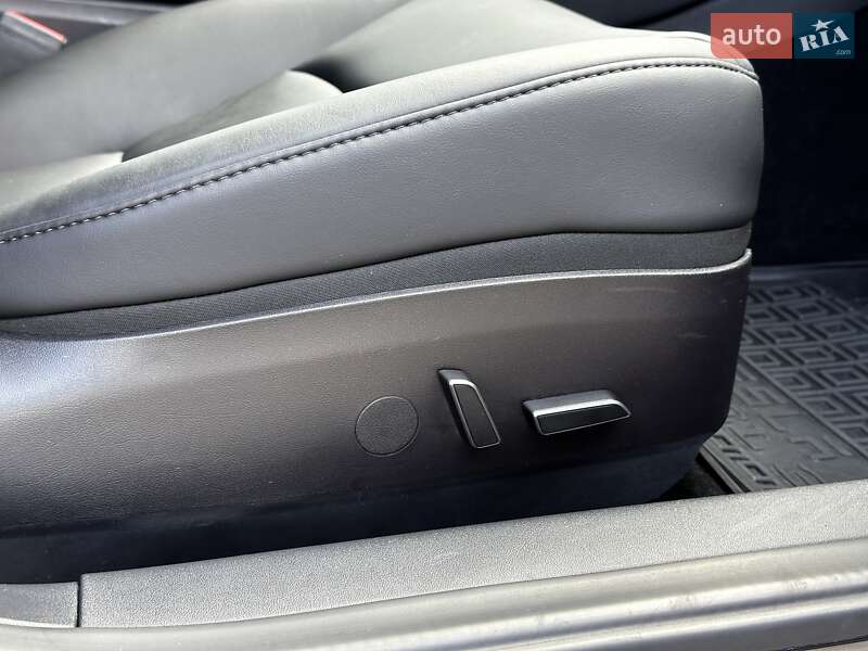 Седан Tesla Model 3 2022 в Львові