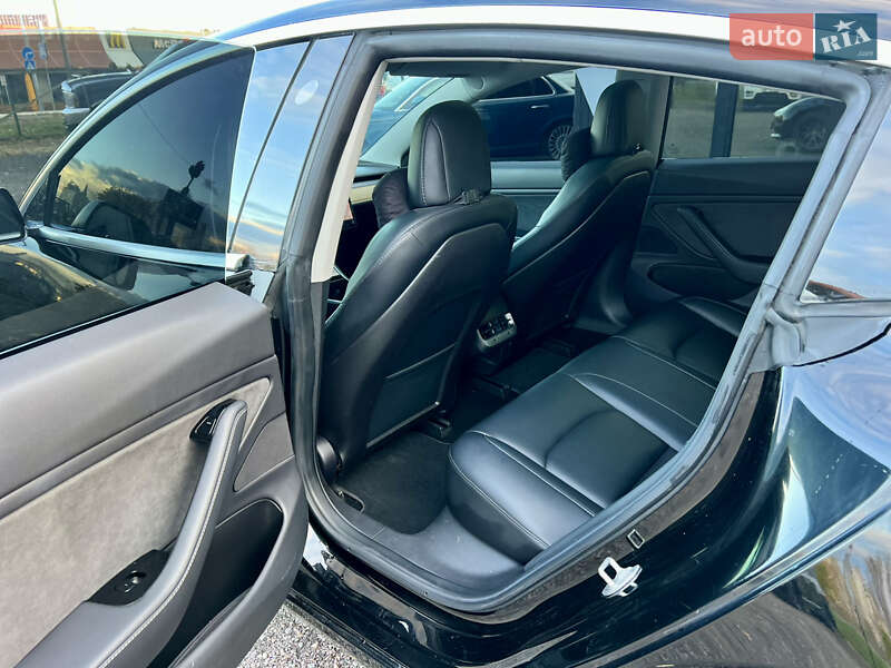 Седан Tesla Model 3 2019 в Києві