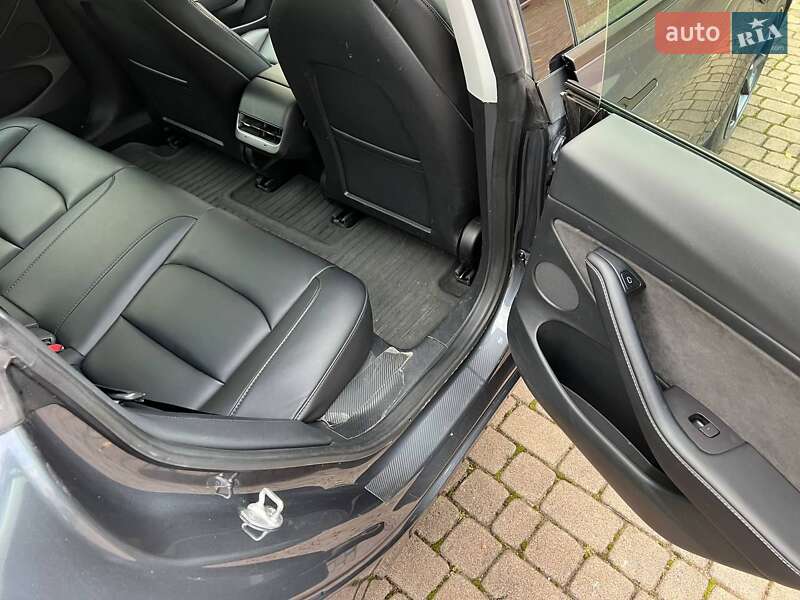 Седан Tesla Model 3 2023 в Виннице