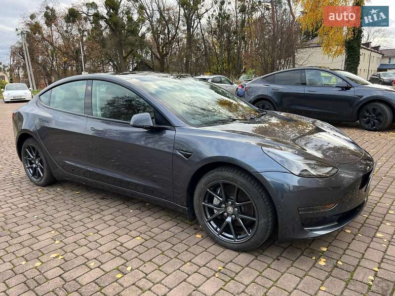 Седан Tesla Model 3 2023 в Виннице