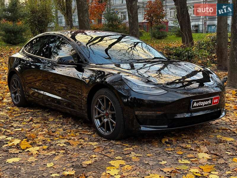 Седан Tesla Model 3 2019 в Киеве
