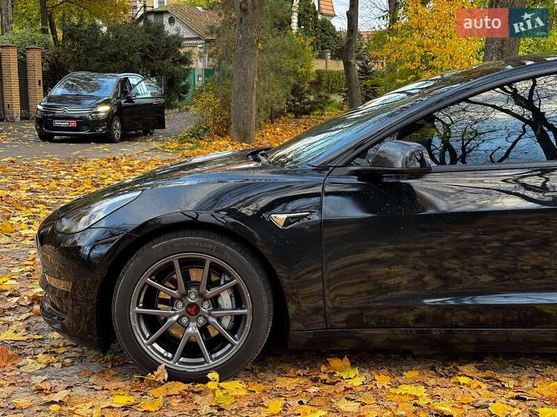 Седан Tesla Model 3 2019 в Киеве