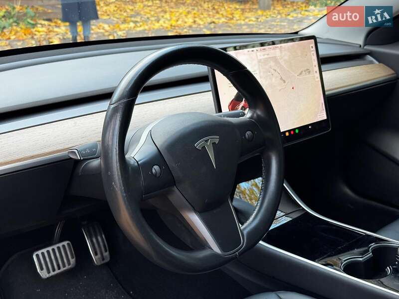 Седан Tesla Model 3 2019 в Киеве