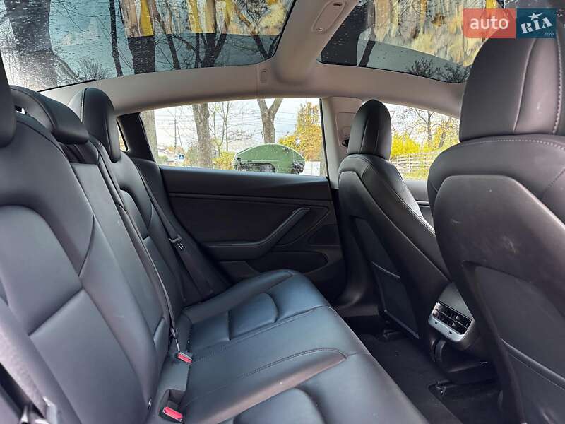 Седан Tesla Model 3 2019 в Киеве