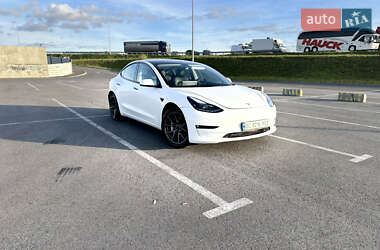 Седан Tesla Model 3 2022 в Львові
