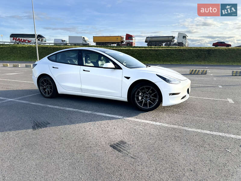 Седан Tesla Model 3 2022 в Львові фото 31 Седан Tesla Model 3 2022 в Львові
