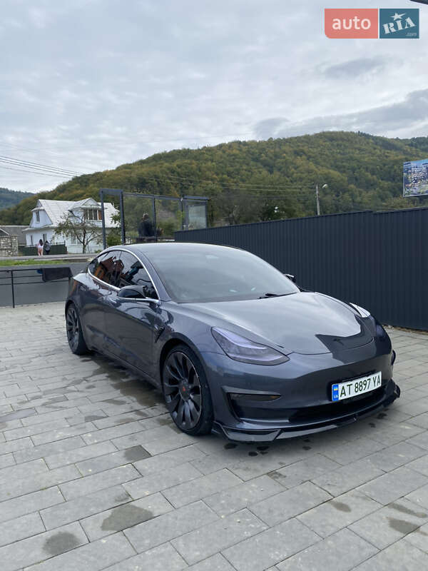 Седан Tesla Model 3 2018 в Ивано-Франковске