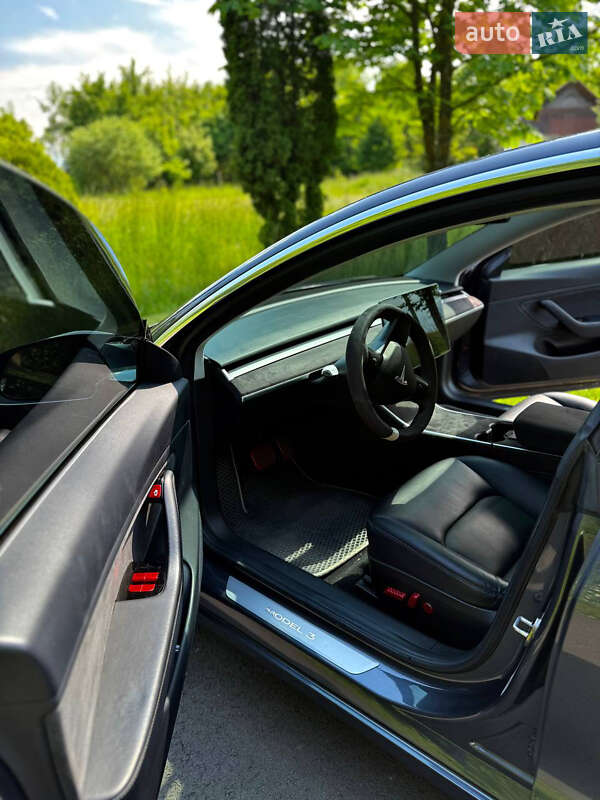 Седан Tesla Model 3 2018 в Ивано-Франковске