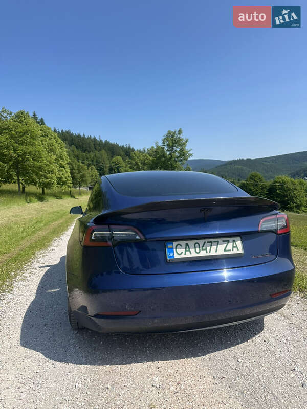 Седан Tesla Model 3 2021 в Києві