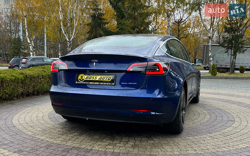 Седан Tesla Model 3 2019 в Львові