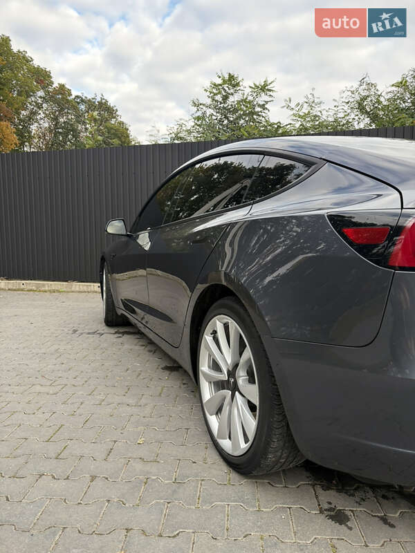 Седан Tesla Model 3 2021 в Львове