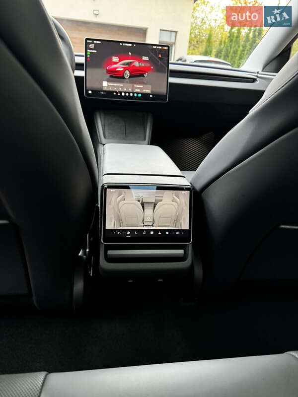 Седан Tesla Model 3 2024 в Ивано-Франковске