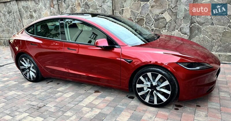 Седан Tesla Model 3 2024 в Ивано-Франковске
