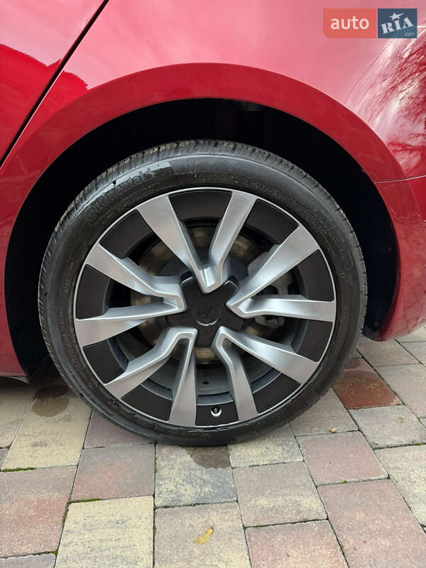 Седан Tesla Model 3 2024 в Ивано-Франковске