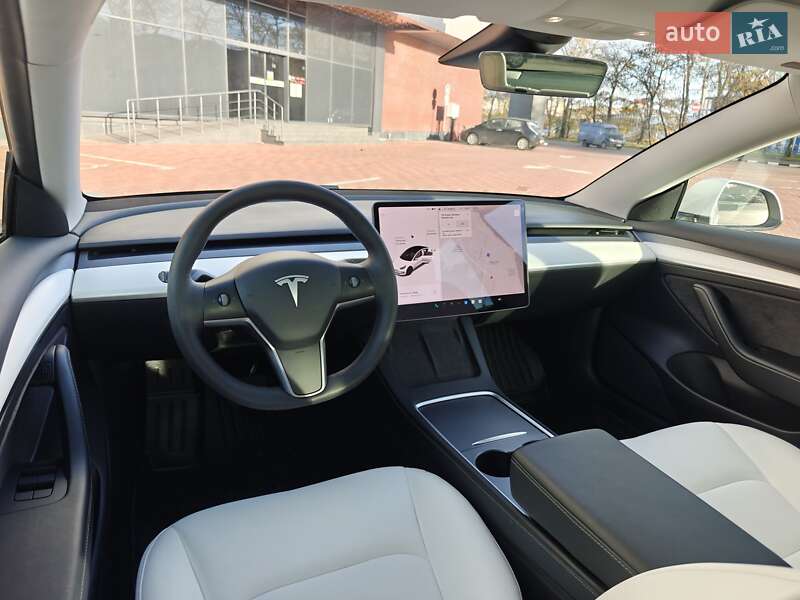 Седан Tesla Model 3 2021 в Одессе