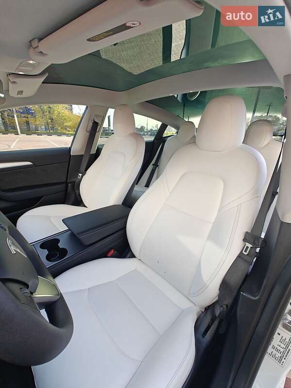Седан Tesla Model 3 2021 в Одессе