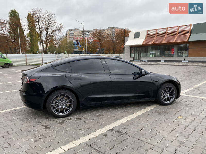 Седан Tesla Model 3 2020 в Кривому Розі