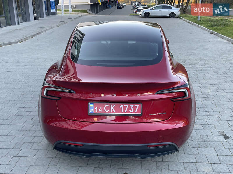 Седан Tesla Model 3 2024 в Новояворовске