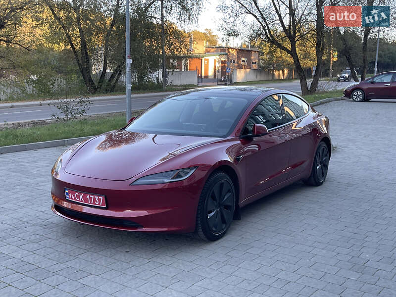 Седан Tesla Model 3 2024 в Новояворовске