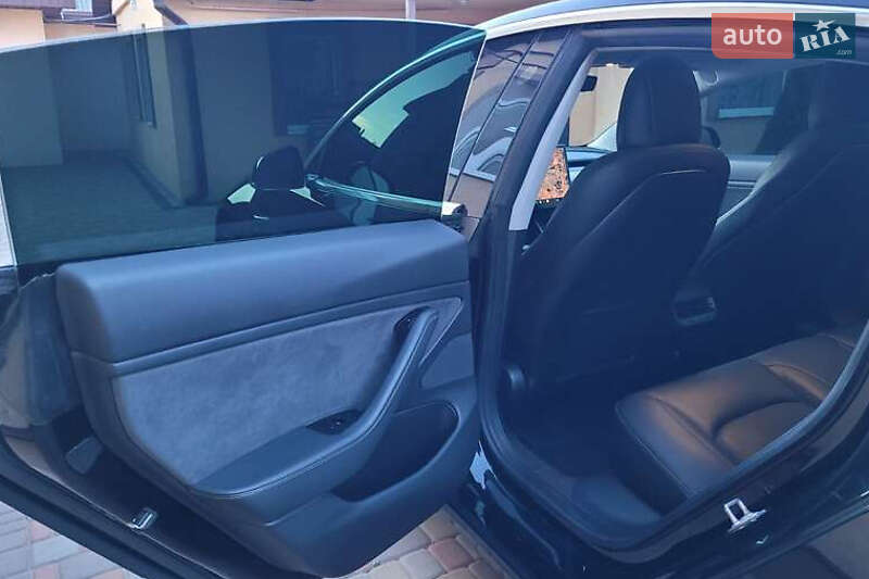Седан Tesla Model 3 2019 в Києві