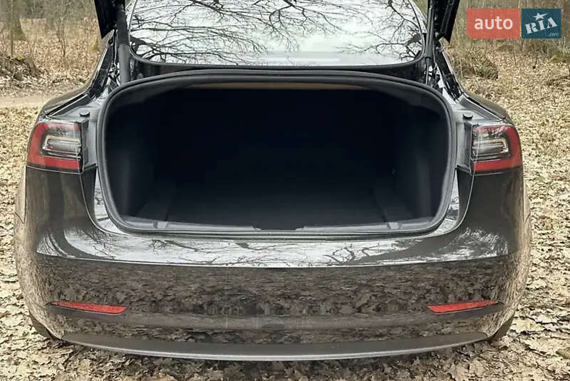 Седан Tesla Model 3 2022 в Виннице