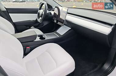 Седан Tesla Model 3 2020 в Києві