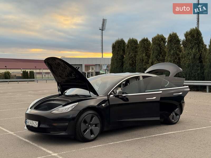 Седан Tesla Model 3 2020 в Киеве