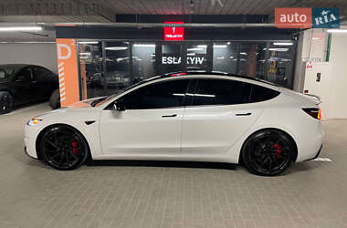 Седан Tesla Model 3 2024 в Києві