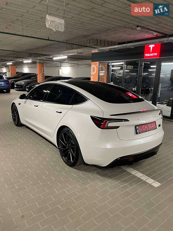 Седан Tesla Model 3 2024 в Києві