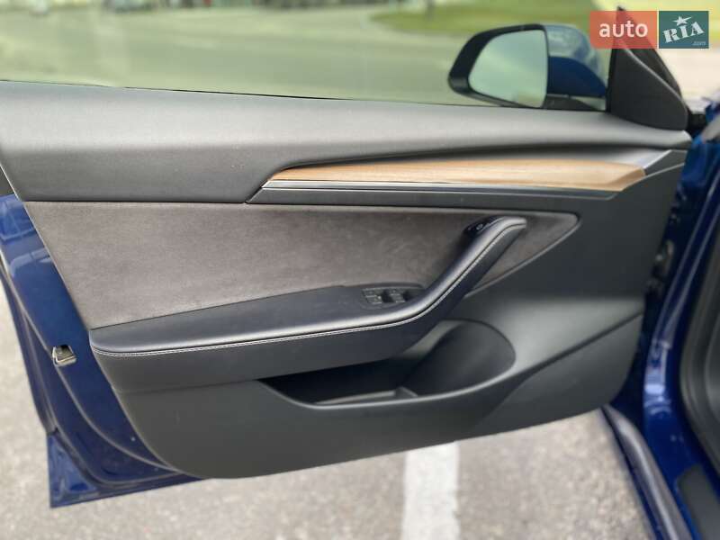 Седан Tesla Model 3 2022 в Кременчуге