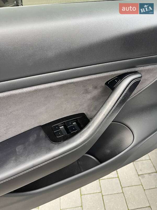 Седан Tesla Model 3 2018 в Львові фото 11 Седан Tesla Model 3 2018 в Львові