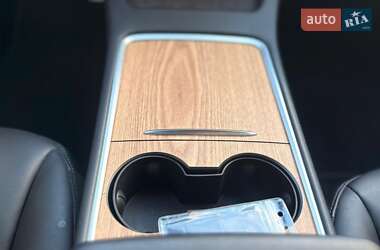 Седан Tesla Model 3 2023 в Кривом Роге