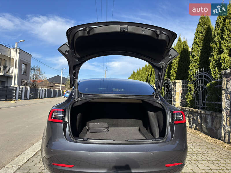 Седан Tesla Model 3 2021 в Ивано-Франковске