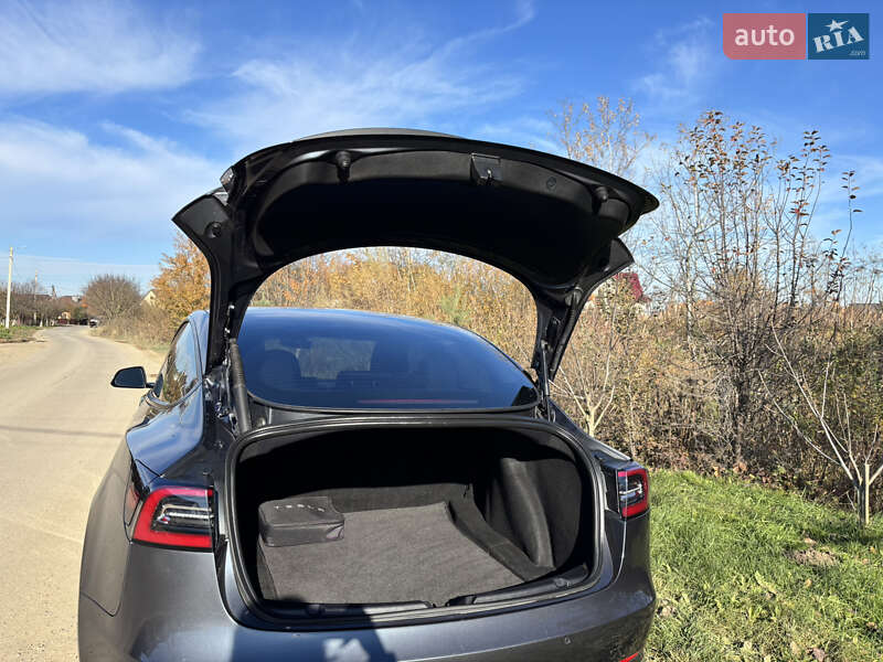 Седан Tesla Model 3 2021 в Ивано-Франковске